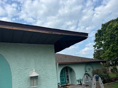 Seamless aluminum gutter install in Spring Hill, FL — May 2025