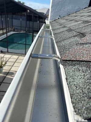 Seamless aluminum gutter install in Bradenton, FL — Dec 2025