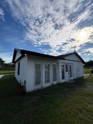 Seamless aluminum gutter install in Lithia, FL — Sep 2025