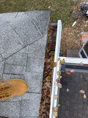 Seamless aluminum gutter install in New Tampa, FL — Mar 2026