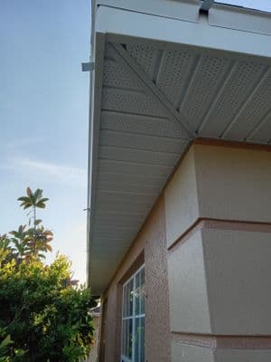 Seamless aluminum gutter install in Lithia, FL — Dec 2022