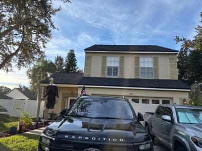 Seamless aluminum gutter install in New Tampa, FL — Nov 2025