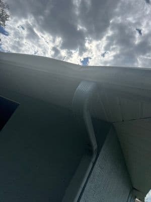 Seamless aluminum gutter install in Land O Lakes, FL — Nov 2024