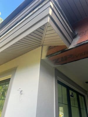 Seamless aluminum gutter install in Palm Harbor, FL — Nov 2025