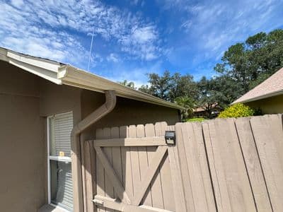 Seamless aluminum gutter install in New Tampa, FL — Sep 2025