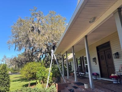 Seamless aluminum gutter install in Valrico, FL — Mar 2026