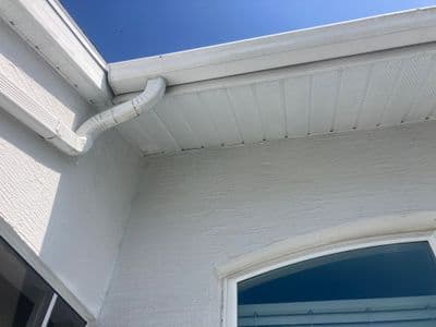 Seamless aluminum gutter install in Spring Hill, FL — Apr 2025