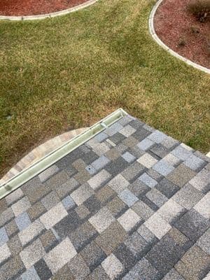 Seamless aluminum gutter install in Spring Hill, FL — Jan 2025